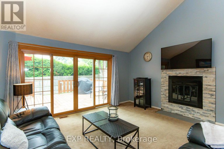 28588528/1576-st-georges-street/bilberry-creekqueenswood-heights/ottawa/ontario/K1E2M9_10
