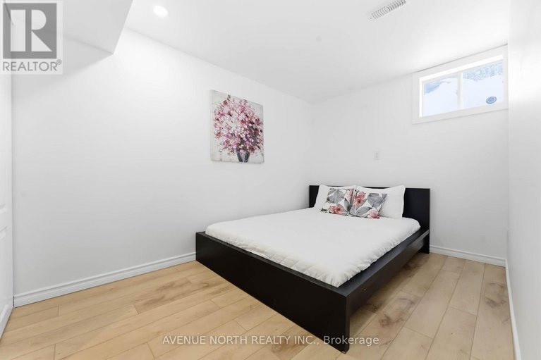 29387257/923-pinecrest-road/queensway-terrace-north/ottawa/ontario/K2B6B1_30