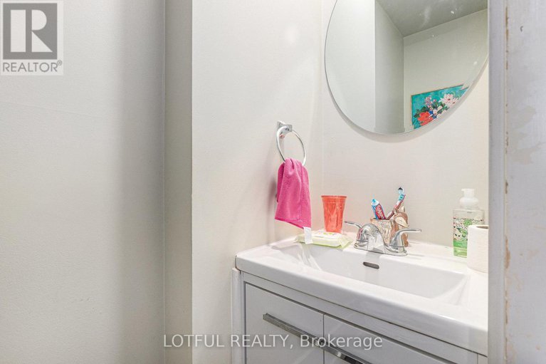 28448993/1134-alenmede-crescent/fairfield-heights/ottawa/ontario/K2B8H3_10