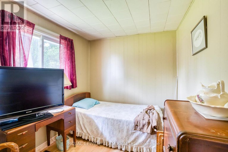 28469840/329-wylie-street/almonte/mississippi-mills/ontario/K0A1A0_26