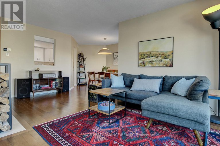 29401592/401d-1-columbus-avenue/overbrook/ottawa/ontario/K1K4L1_12