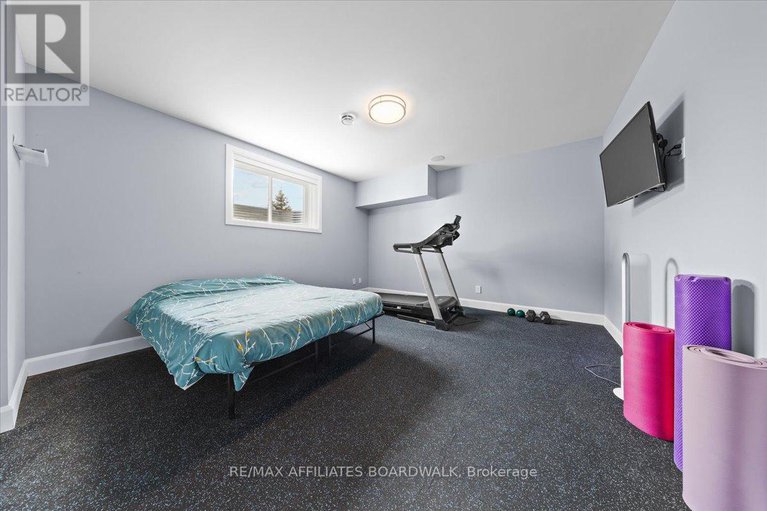 28084122/724-mcmanus-avenue/manotick-village-manotick-estates/ottawa/ontario/K4M0B2_44