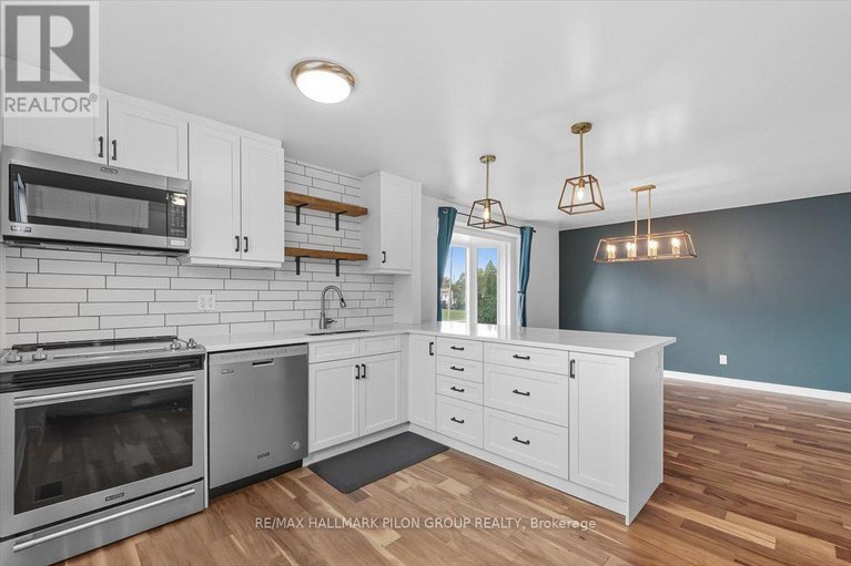 28840953/1577-prestwick-drive/bilberry-creekqueenswood-heights/ottawa/ontario/K1E2E6_3