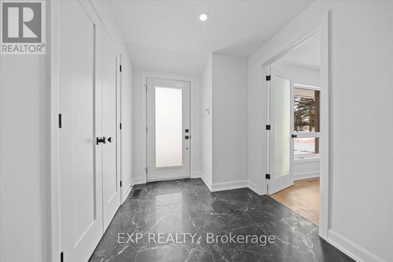 29377335/41-qualicum-street/bruce-farmgraham-parkqualicumbellands/ottawa/ontario/K2H7H3_4