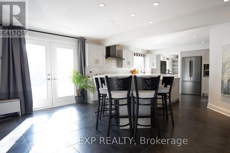 28293980/17-chesswood-court/pineglencountry-place/ottawa/ontario/K2E7E3_9