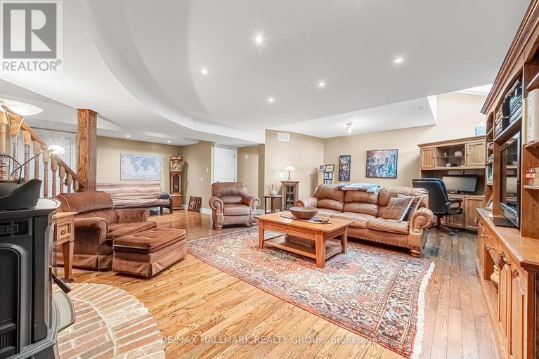 28343367/6980-mansfield-road/btwn-franktown-rd-fallowfield-rd/ottawa/ontario/K2S1B8_36