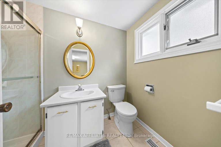 28785482/49-silver-aspen-crescent/blackburn-hamlet/ottawa/ontario/K1B3C3_24