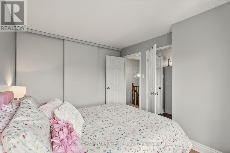 29566256/1464-bonneville-crescent/orleanssunridge/ottawa/ontario/K1C7N2_23