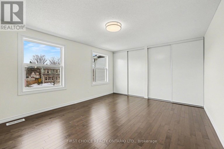 29457498/883-lawnsberry-drive/chatelaine-village/ottawa/ontario/K1E1Y2_10