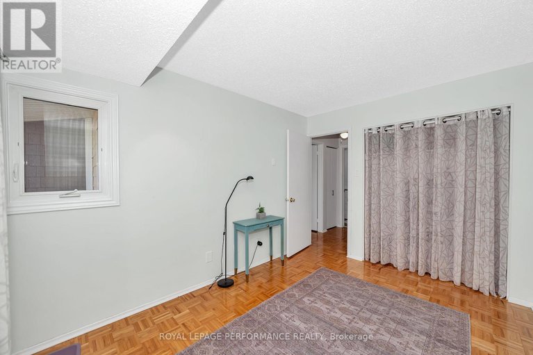 28777870/302-salter-crescent/beaverbrook/ottawa/ontario/K2K1Z3_23