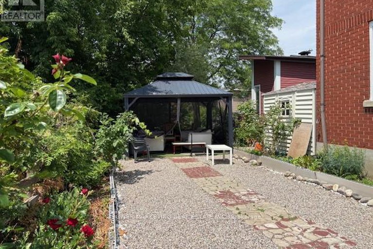 28754670/1047-hollington-street/carlington/ottawa/ontario/K1Z6L2_32