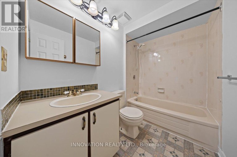 28436166/1553-marcoux-drive/bilberry-creekqueenswood-heights/ottawa/ontario/K1E2K5_25