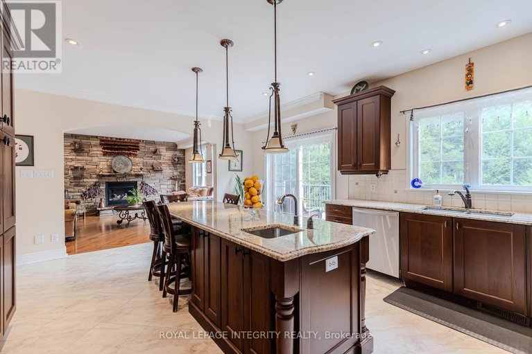 28715997/313-eckerson-avenue/stittsville-south/ottawa/ontario/K2S0K8_16