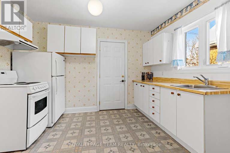 29327358/242-fairmont-avenue/civic-hospital/ottawa/ontario/K1Y1X9_16