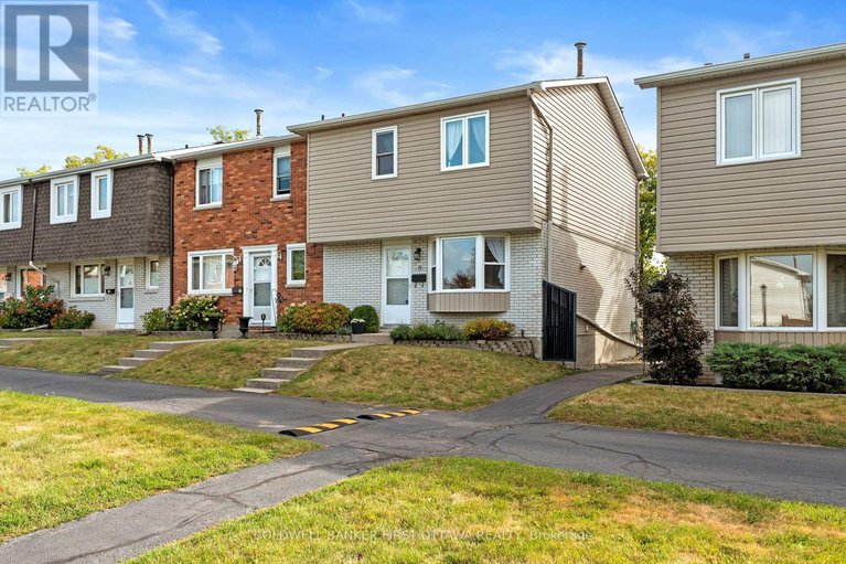 28819610/12-550-straby-avenue/overbrookcastle-heights/ottawa/ontario/K1K1H1_2