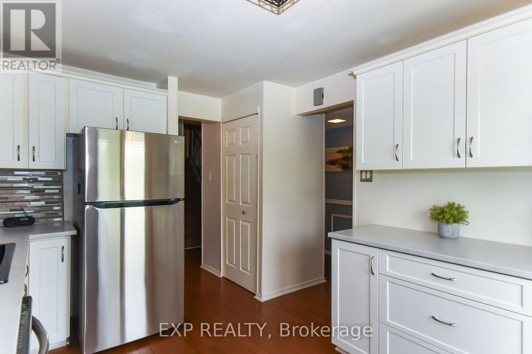 28588528/1576-st-georges-street/bilberry-creekqueenswood-heights/ottawa/ontario/K1E2M9_6