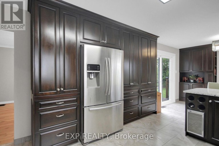 28340674/2001-neepawa-avenue/carlingwood/ottawa/ontario/K2A3L4_23