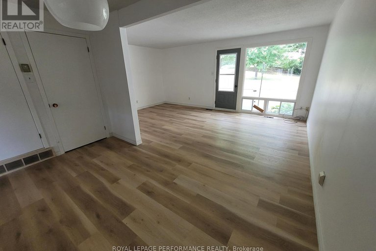28796939/903j-elmsmere-road/beacon-hill-south/ottawa/ontario/K1J8G4_11