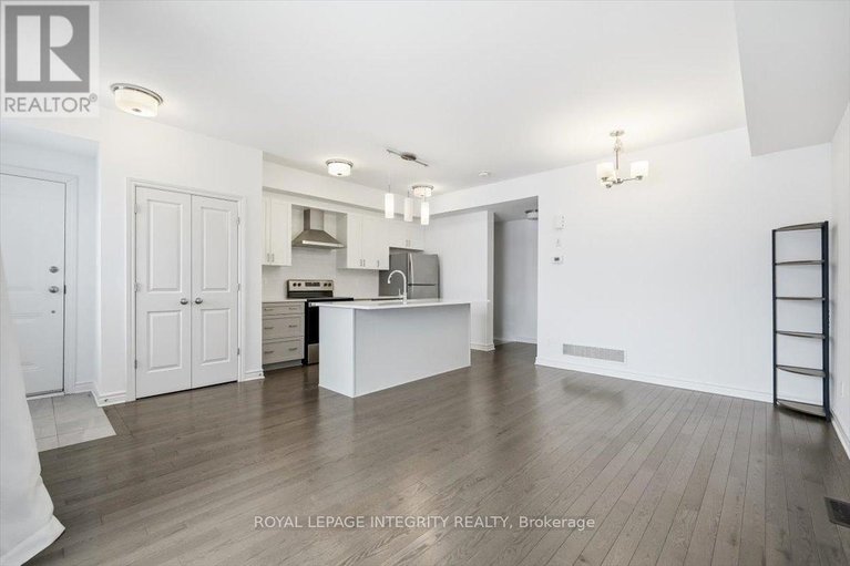 29419872/41-carabiner-private/mer-bleuebradley-estatesanderson-park/ottawa/ontario/K1W0L7_10