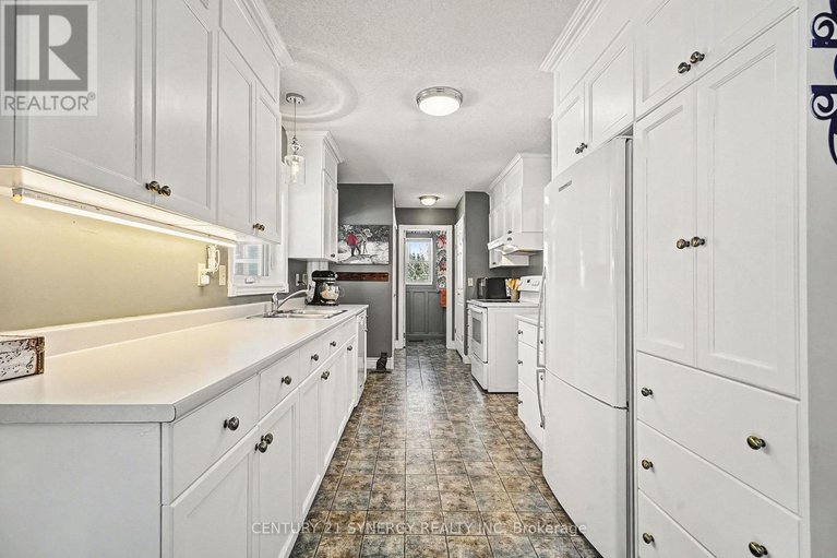 29289875/1104-drummond-concession-1-road/drummond-n-elmsley-drummond-twp/drummondnorth-elmsley/ontario/K7H3C3_14