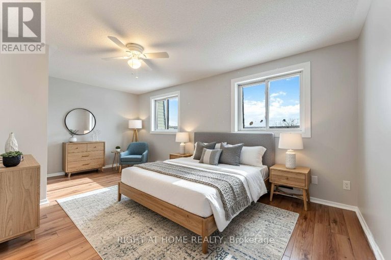 29240371/25b-bertona-street/craig-henrywoodvale/ottawa/ontario/K2G4G7_17