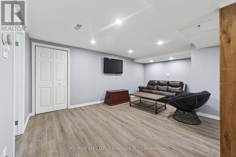 29642596/11-gray-avenue/long-sault/south-stormont/ontario/K0C1P0_17