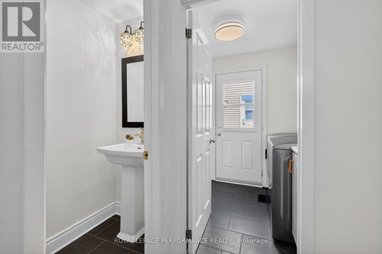 29643949/13-valley-ridge-street/borden-farmstewart-farmcarleton-heightsparkwood-hills/ottawa/ontario/K2E7W1_21