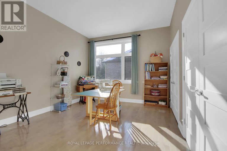 27902978/7412-blue-water-crescent/osgoode-twp-north-of-reg-rd-6/ottawa/ontario/K4P0C8_26