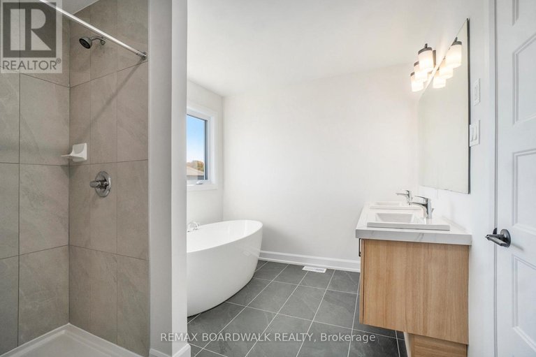 29490948/619-geneva-crescent/embrun/russell/ontario/K0A1W0_14