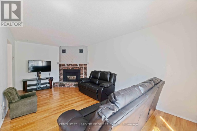28453715/64-3691-albion-road/sawmill-creektimbermill/ottawa/ontario/K1T1P2_7