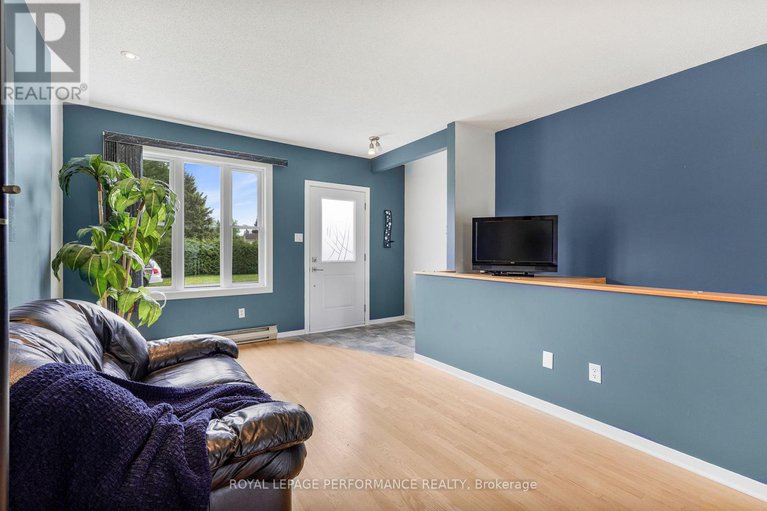 28348539/61-albert-street/embrun/russell/ontario/K0A1W1_11