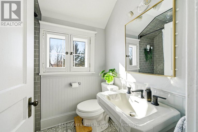 29365860/14-spring-street/maxville/north-glengarry/ontario/K0C1T0_26