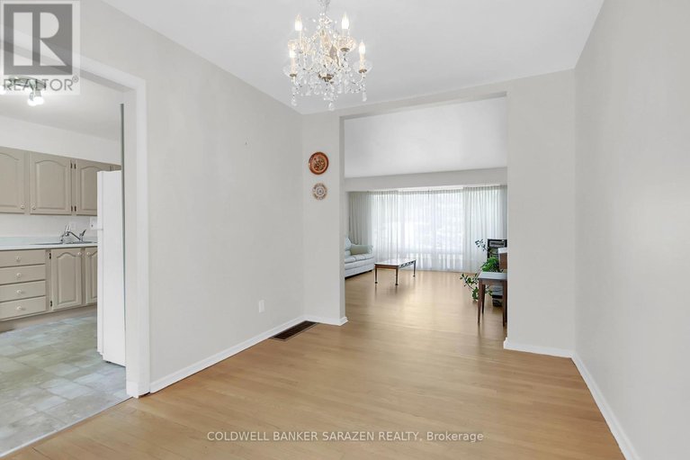 28626682/70-viewmount-drive/meadowlandscrestview/ottawa/ontario/K2G3C3_14