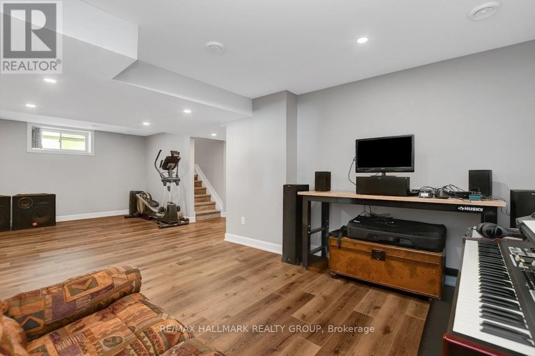 29228847/609-misty-street/village-of-russell/russell/ontario/K4R0G3_35