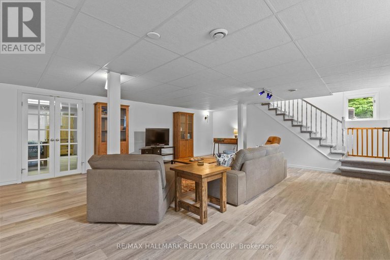 28509464/6431-clingin-lane/manotick-south-to-roger-stevens/ottawa/ontario/K4M1B3_28