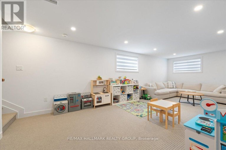 29259566/6461-renaud-road/mer-bleuebradley-estatesanderson-park/ottawa/ontario/K1W0R8_31