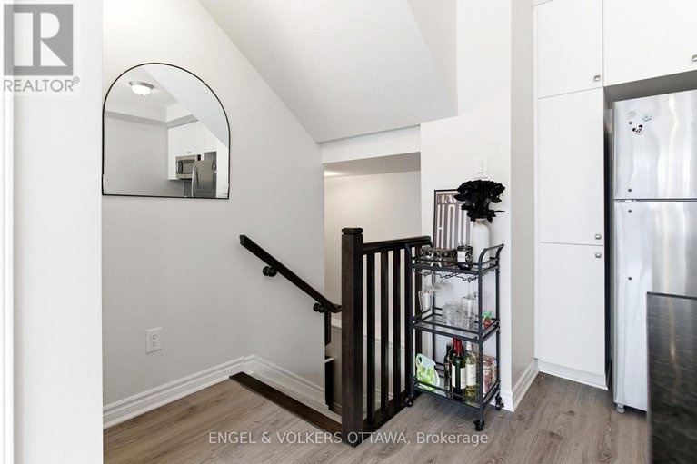 29519858/808-kiniw-private/cfb-rockcliffe-and-area/ottawa/ontario/K1K5A4_12