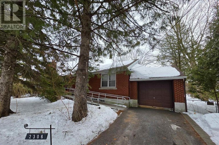 29429678/2306-lawn-avenue/woodroffe/ottawa/ontario/K2B7B4_1