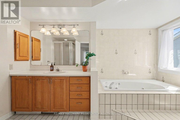 29646954/1709-sansonnet-street/chapel-hill/ottawa/ontario/K1C5Z5_20