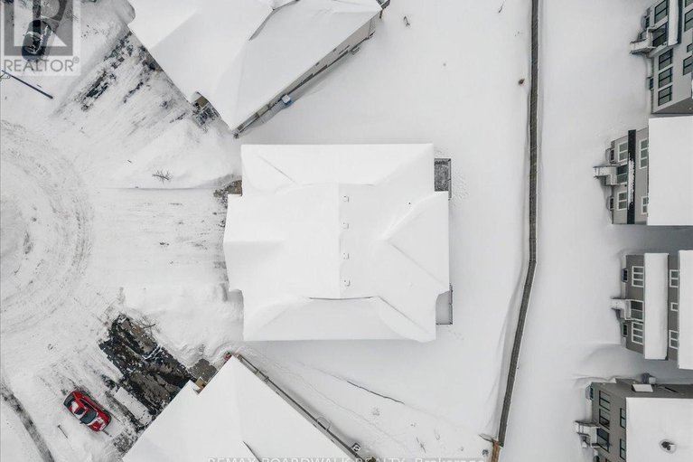 29313884/779-keinouche-place/camelot/ottawa/ontario/K4A5K3_39