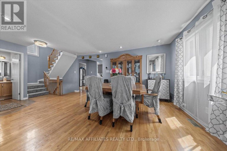 28458196/300-sylvie-terrace/bilberry-creekqueenswood-heights/ottawa/ontario/K1E3M2_9