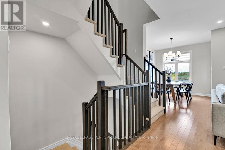 28973137/22-verglas-lane/mer-bleuebradley-estatesanderson-park/ottawa/ontario/K1W0P5_5