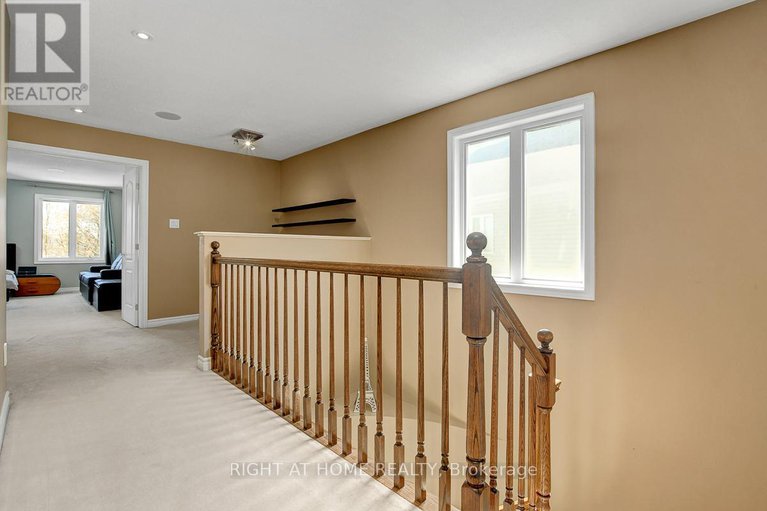 28116304/554-barrick-hill-road/emerald-meadowstrailwest/ottawa/ontario/K2M0B4_24