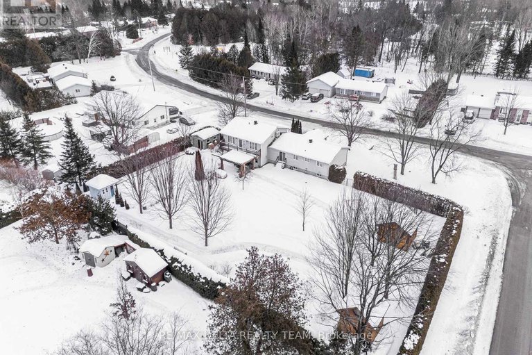 29348582/261-agathe-street/clarencerockland-twp/clarence-rockland/ontario/K4K1K7_36