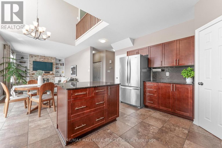 28777337/182-felicity-crescent/mer-bleuebradley-estatesanderson-park/ottawa/ontario/K1W0C2_12