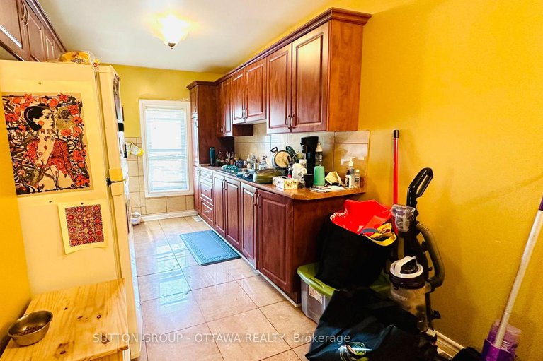 28434012/139-eccles-street/west-centre-town/ottawa/ontario/K1R6S7_24