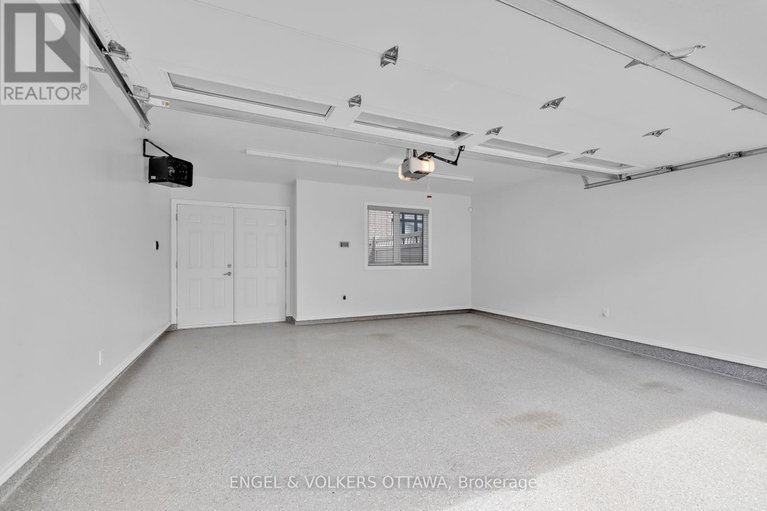 28377095/624-mikinak-road/cfb-rockcliffe-and-area/ottawa/ontario/K1K3X7_43