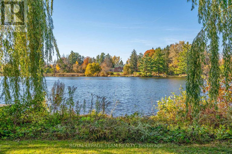 28352509/2322-summerside-drive/manotick-east-to-manotick-station/ottawa/ontario/K4M1B4_41