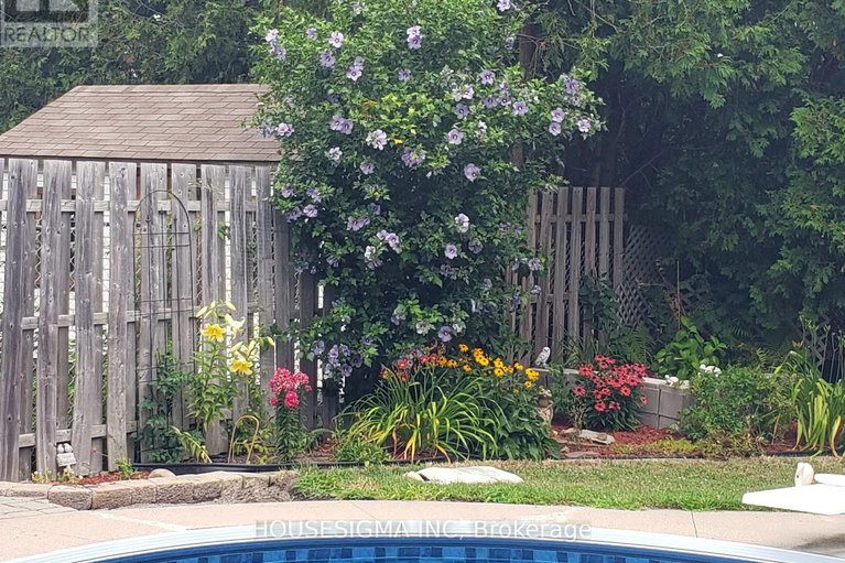 29046719/1767-bonaventure-terrace/convent-glen-south/ottawa/ontario/K1C1W6_37