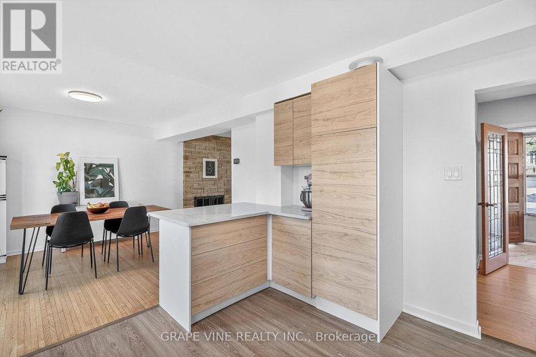 28771290/2405-dwight-crescent/hawthorne-meadows/ottawa/ontario/K1G1C7_18
